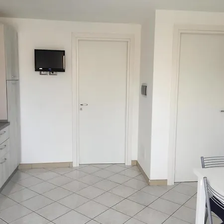 ゲストハウス Holiday 4*