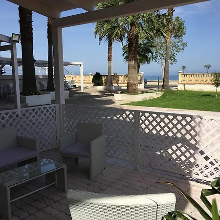 Holiday コリリアーノ・カーラブロ